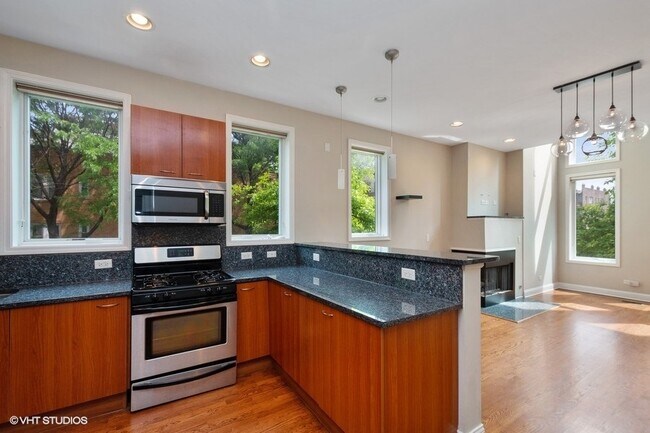 Photo - 1458 N Artesian Ave Unidad E