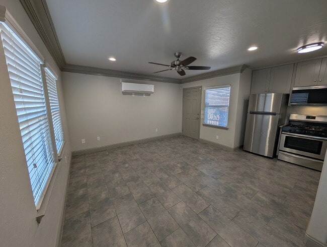 Photo - 935 E Divisadero St