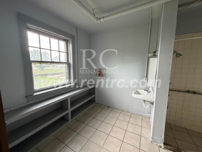 Photo - 210-148 Walnut-