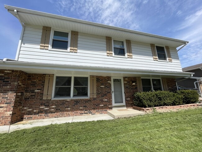 Photo - 1708 Howlett Ln