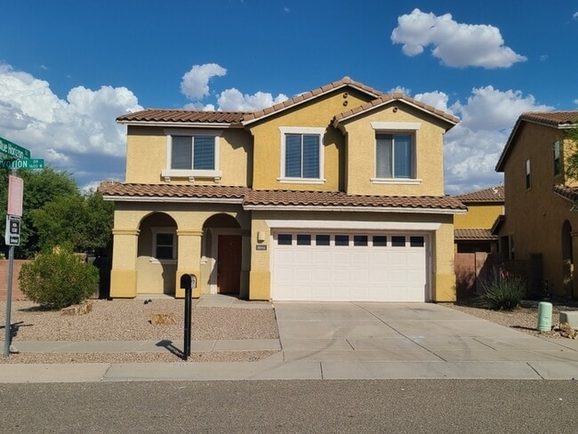 Building Photo - Beautiful 4-bedroom 3-bathroom - GREAT LOC... Rental
