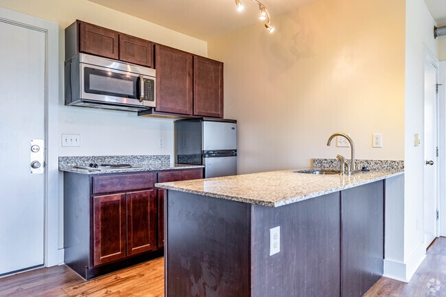 1BR, 1BA - 525SF - Kitchen