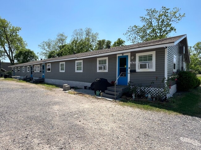 Building Photo - 2405 Franklin St