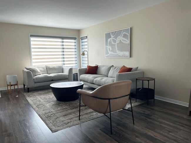 Building Photo - 74 Rue Idola-Saint-Jean