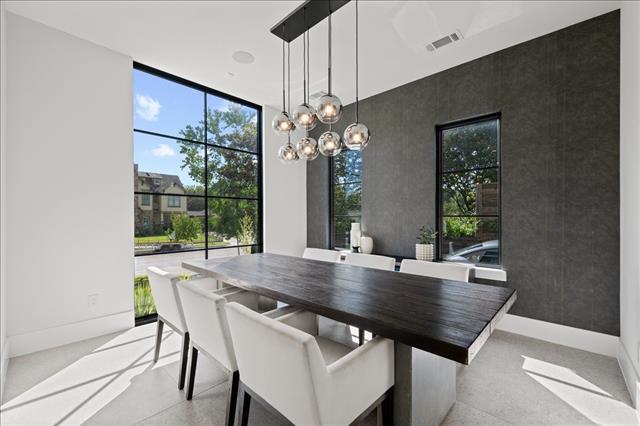 Photo - 5839 Richmond Ave