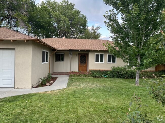 Building Photo - 453 Grandview Dr Rental