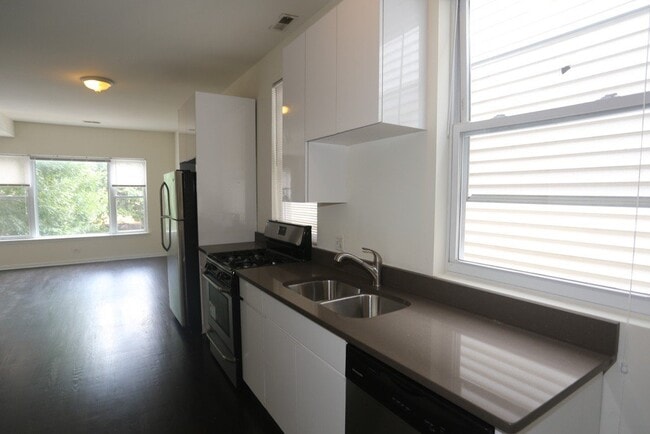 Photo - 2438 N Ashland Ave Unit 2