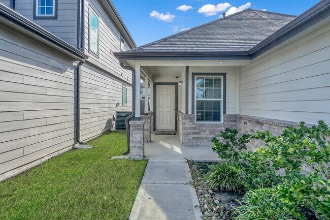Photo - 17602 Cuthbert St
