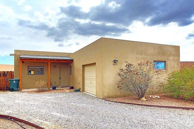Building Photo - 7618 Mesa Del Oro Ln Rental