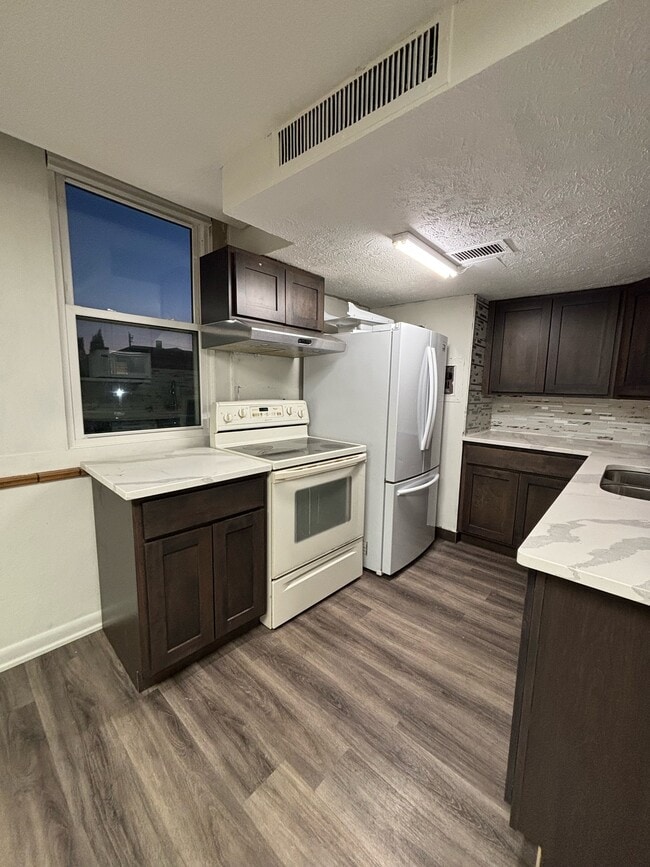 Photo - 120 S 38th Ave