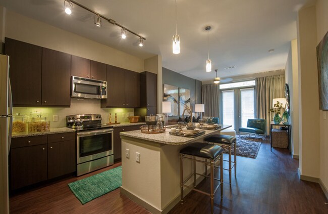 Building Photo - 502 S Post Oak Ln Unit 800.66