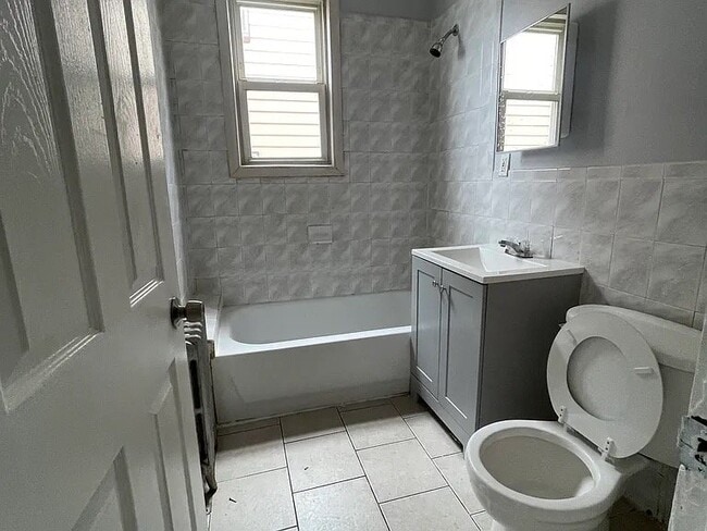 Photo - 118 Vreeland Ave