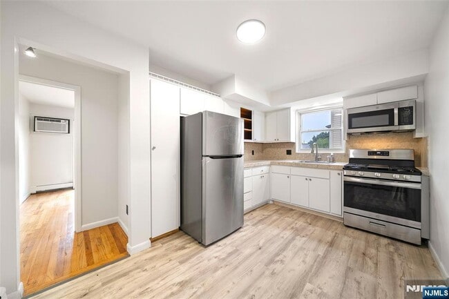 209 8th St Unit 2