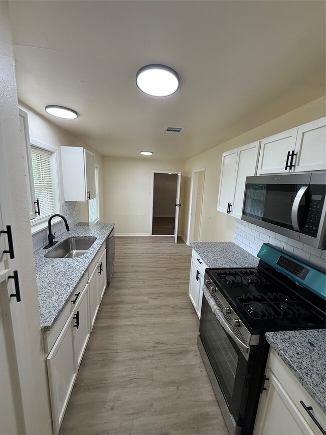Photo - 407 Midway Dr