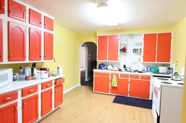 Photo - In-Unit Washer and Dryer