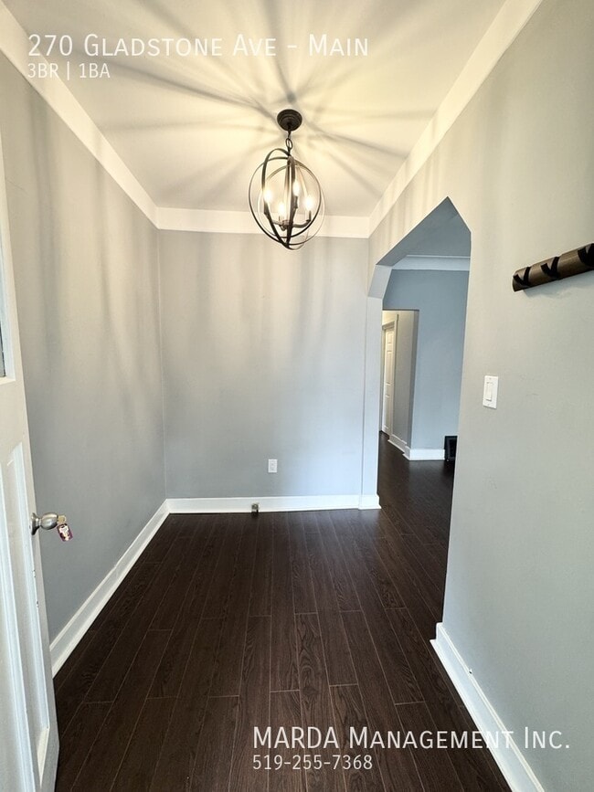Photo - SPACIOUS 3 BED /1 BATH MAIN FLOOR UNIT IN WALKERVILLE + HYDRO & GAS Unit Main