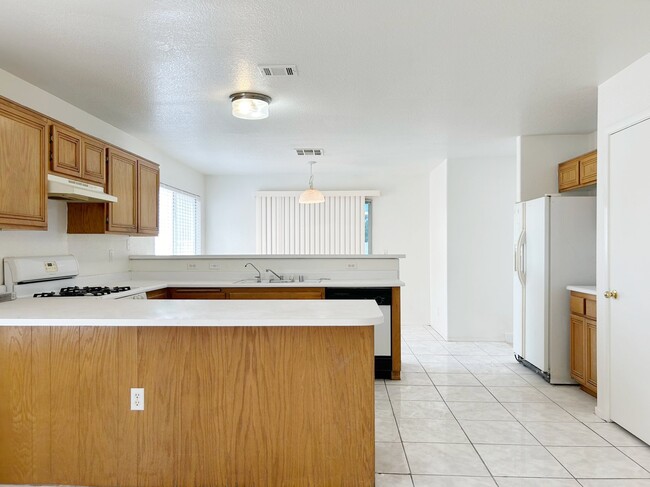 Photo - 593 Old W Ct