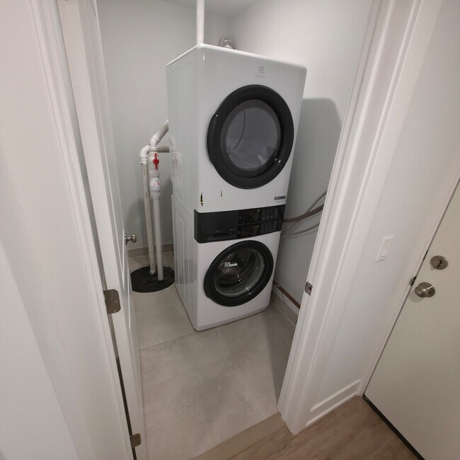 Photo - 2741 W Belmont Ave