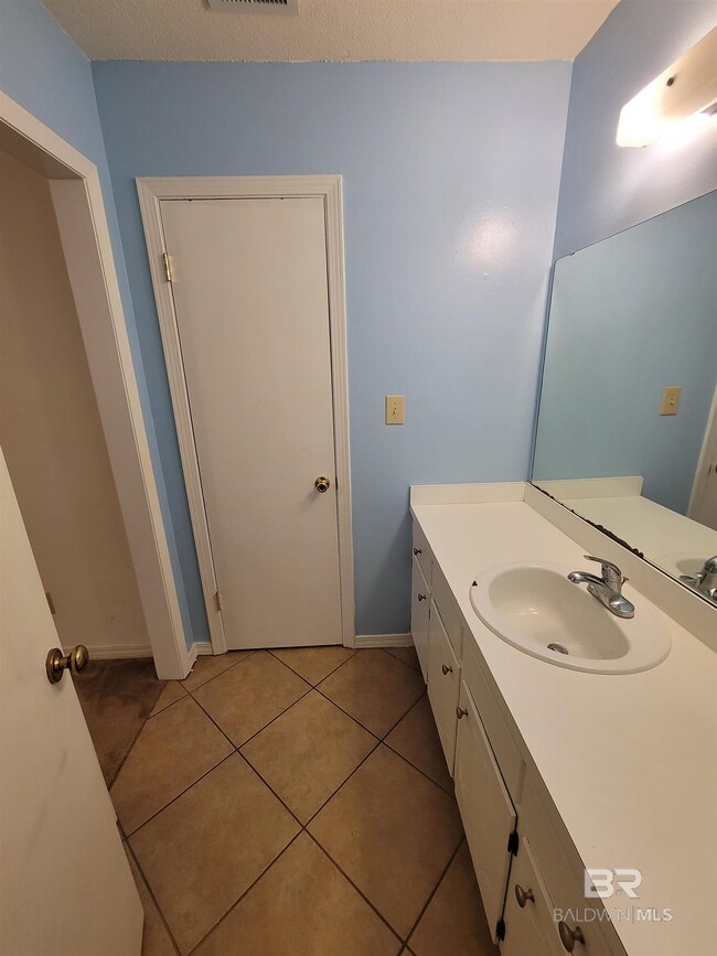 Photo - 512 Lake Forest Blvd