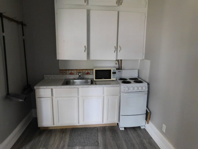 Photo - Spacious 1 Bedroom Apartment in Great Location Unit 1
