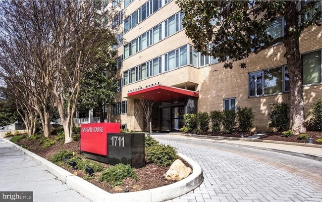 Building Photo - 1711 Massachusetts Ave NW Unit 319