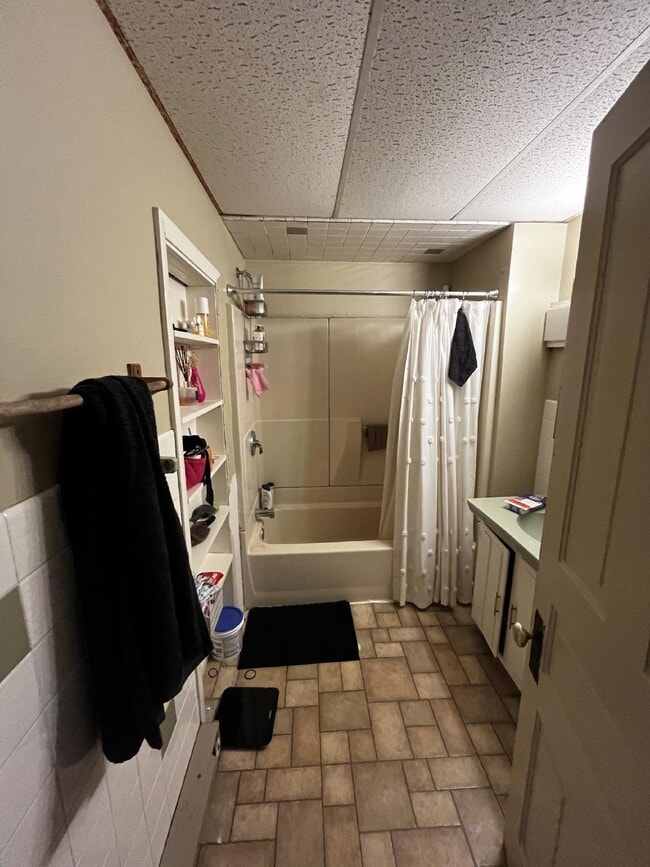 Photo - 2 bedroom 1 bath located near UWEC and Water Street!