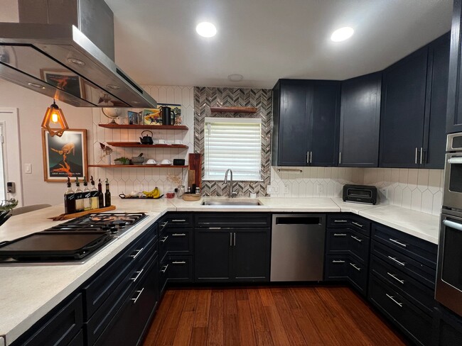 Photo - 5305 Cloverdale Ln