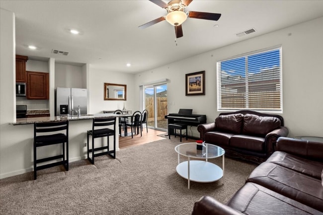 Photo - 10400 Skynyrd Way