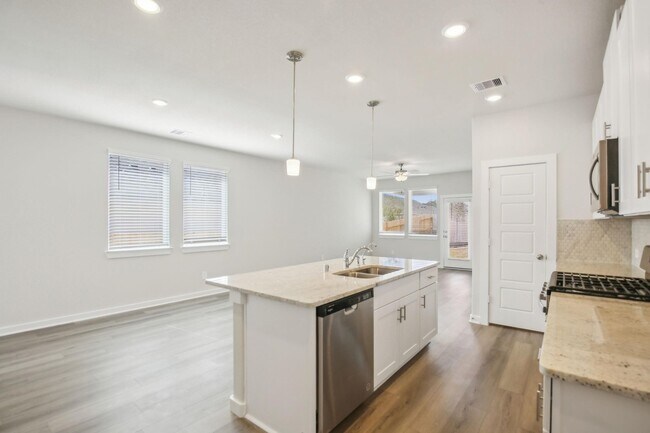 Photo - 252 Charles Rdg Dr