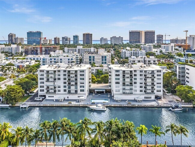 Building Photo - 10000 W Bay Harbor Dr Unit 201