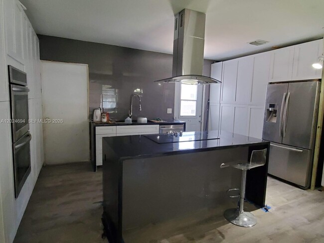Photo - 1081 NE 166th St