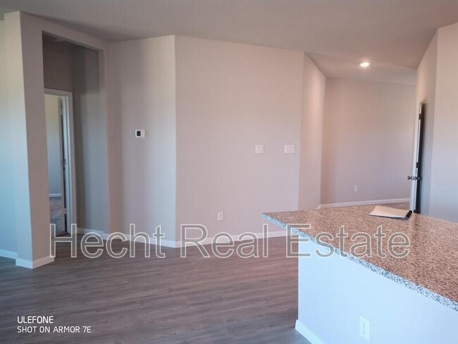 Photo - 2823 Calandra Lark