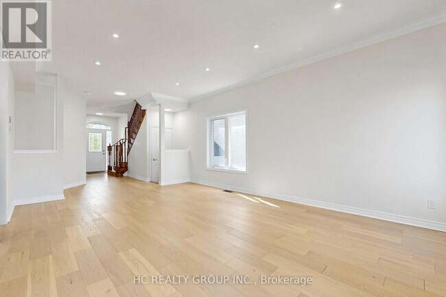 Photo - 465 Woodspring Ave