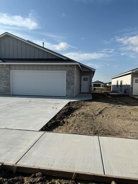 Building Photo - 12948 E Blake St Rental