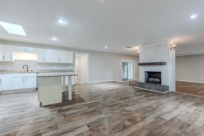 Photo - 343 Meadowview Dr