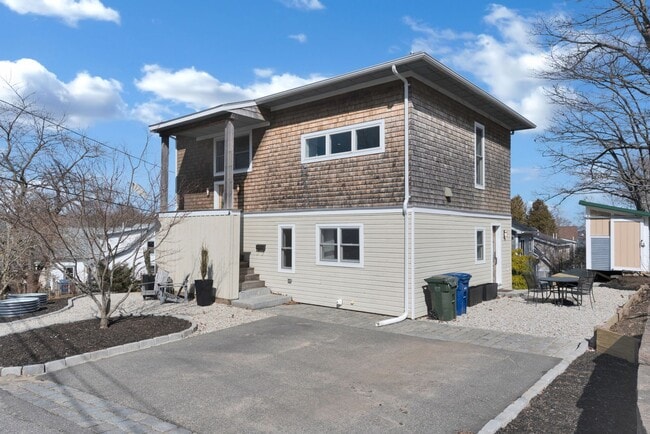 Photo - Stunning 4 Bed 2.5 Bath Steps from Willards Beach