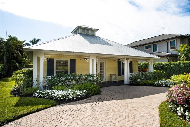 Photo - 476 1st Ave N