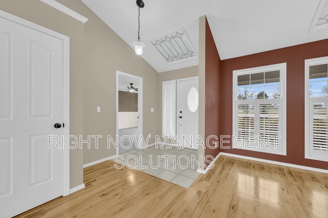 Photo - 8054 Ustick Rd