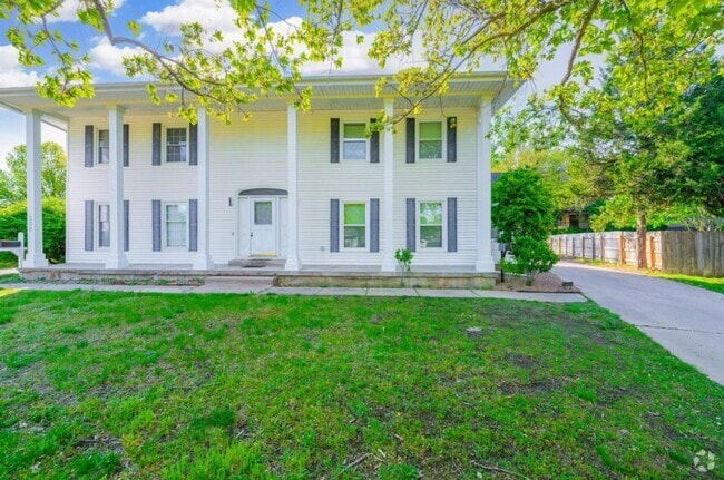 Building Photo - 222 Live Oak Ln Rental