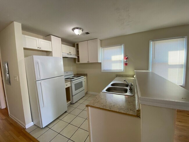 Photo - 5961 Peco Ln Unit 5961-B
