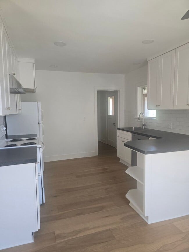 Photo - 4 bd 2 ba