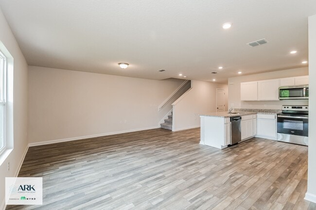 Photo - 45335 Red Brick Dr