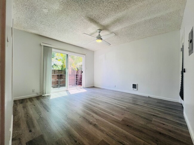 5525 Harold Way Unit 1