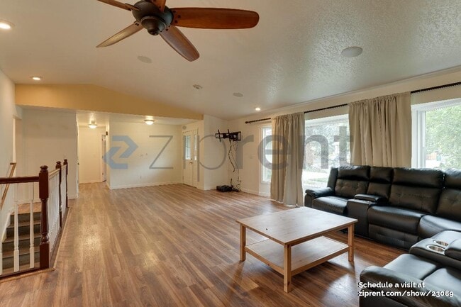 Photo - 234 W Jensen St