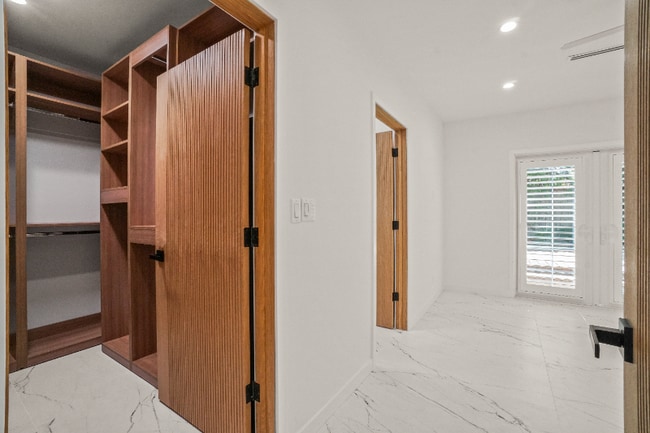 Photo - 4230 Van Nuys Blvd