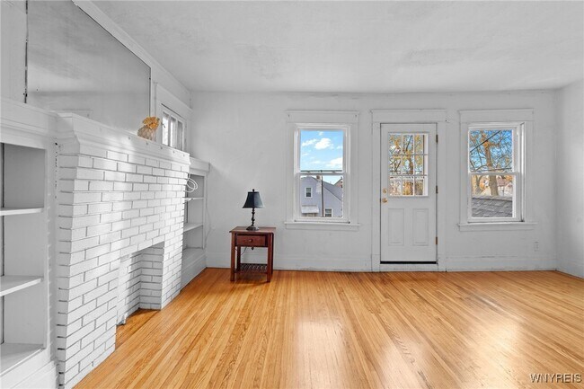 Photo - 394 Taunton Pl