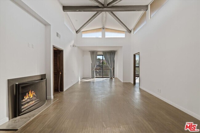 Photo - 2175 S Beverly Glen Blvd Unidad 403