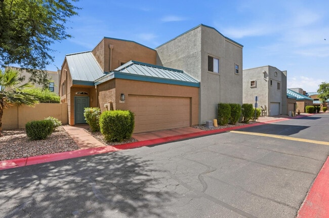 Photo - 2027 E University Dr