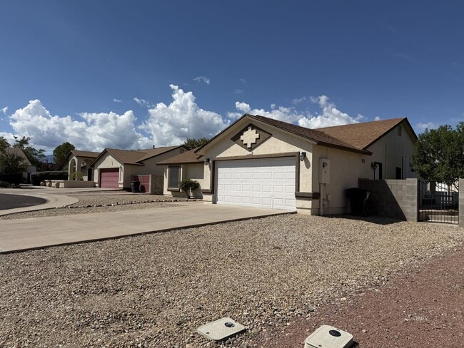 1652 Roadrunner Ln