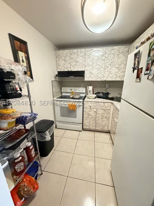 Photo - 606 W 81st St Unit 202